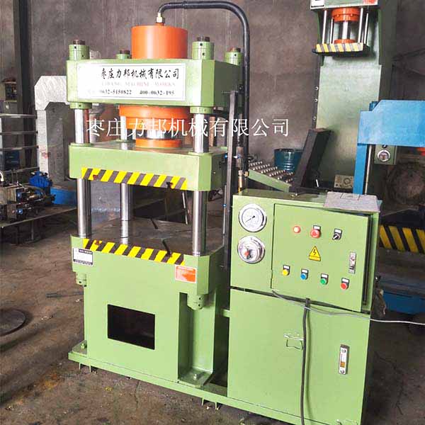 150吨四柱油压机正面图