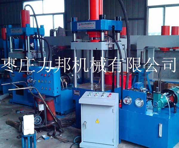 40吨四柱油压机实物图