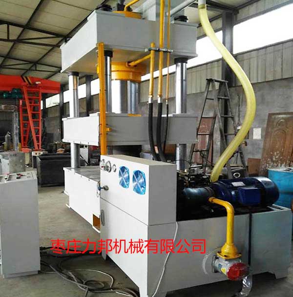 500吨四柱油压机实物图