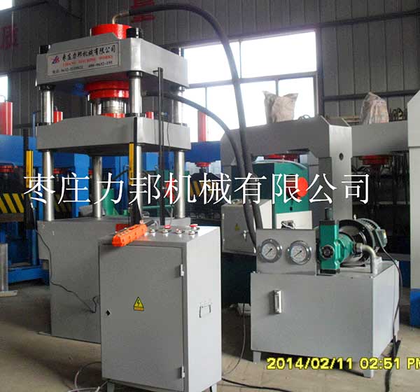 80吨三梁四柱油压机实物图