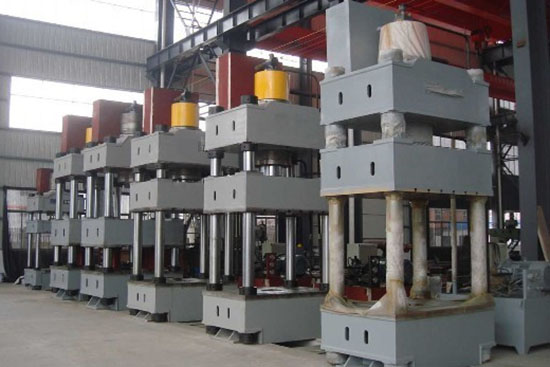 四柱油压机实物图