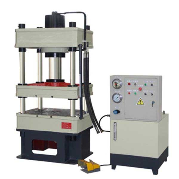 四柱油压机正面图