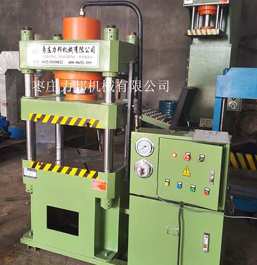 150吨四柱油压机实物图