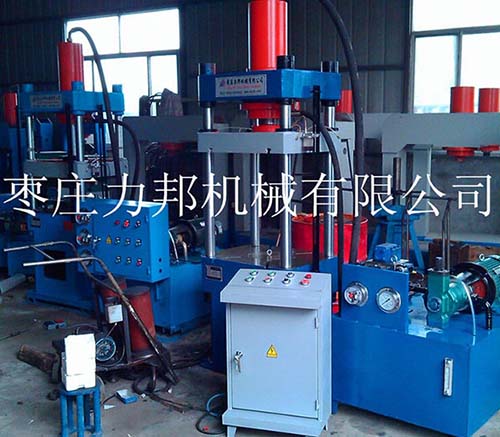 40吨四柱油压机实物图