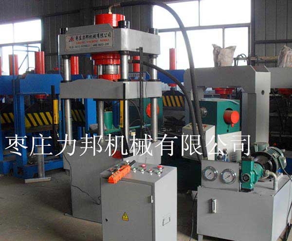 200吨四柱油压机实物图