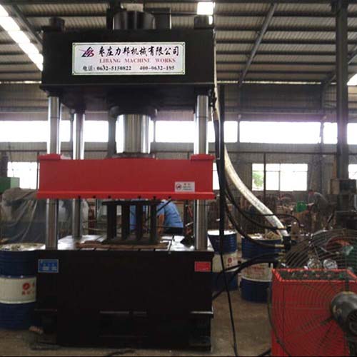 四柱油压机实物图