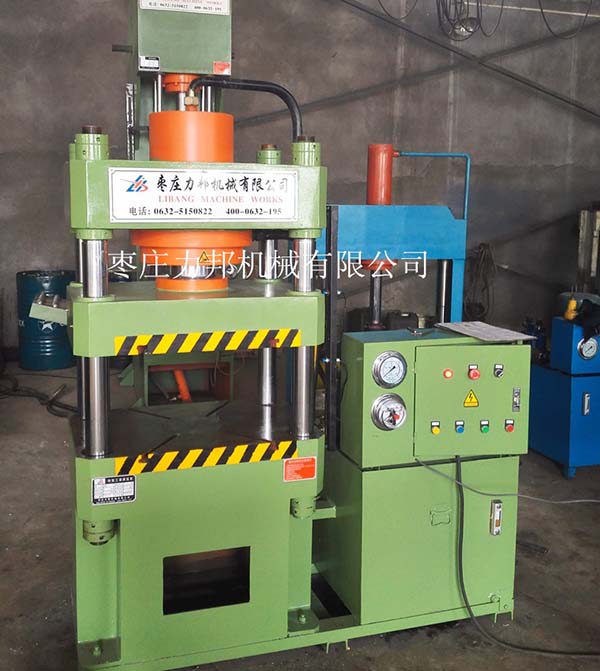 150吨四柱油压机实物图