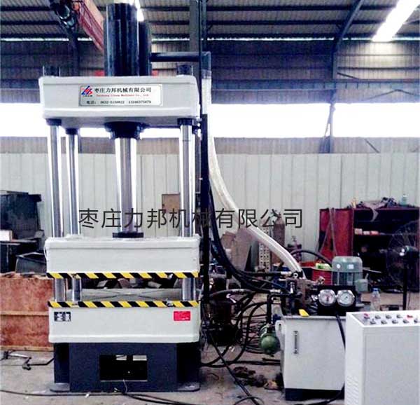 200t四柱油压机实物图