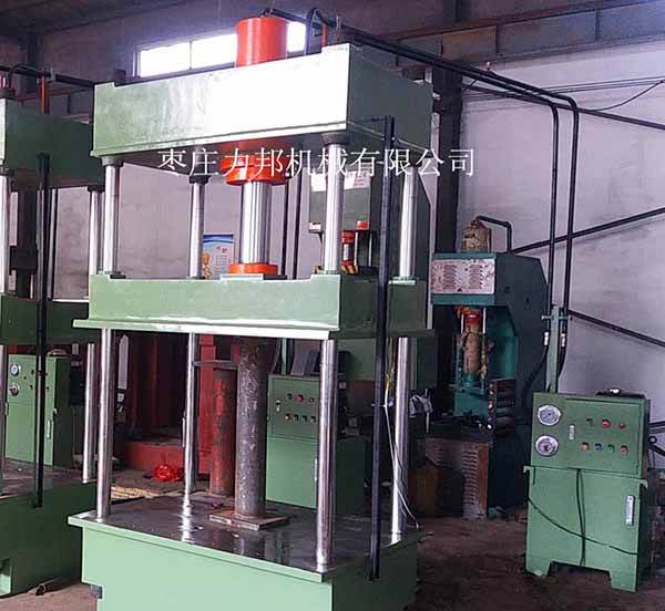 100吨四柱油压机实物图