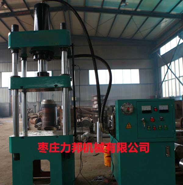 四柱油压机实物图