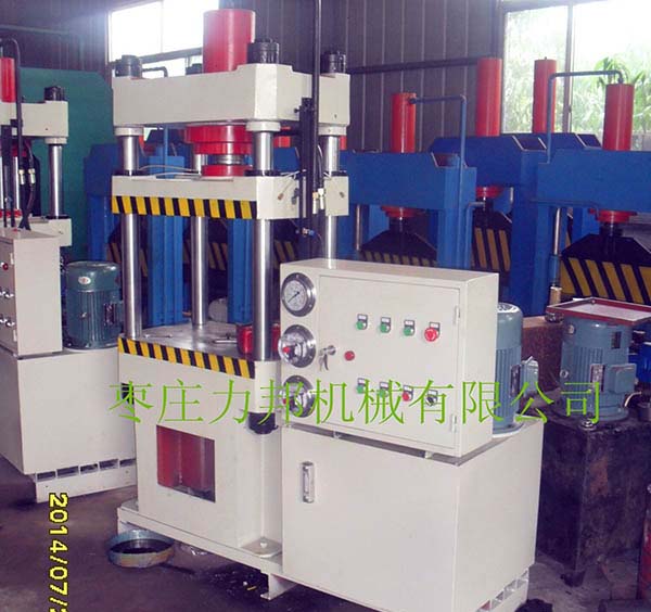 小型四柱油压机实物图