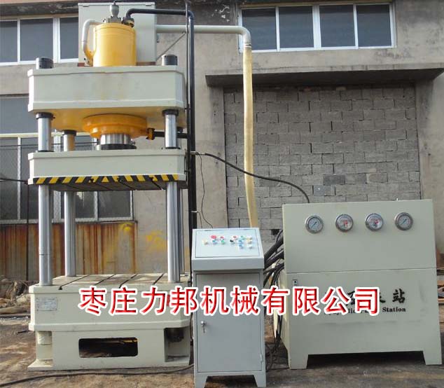 四柱油压机实物图