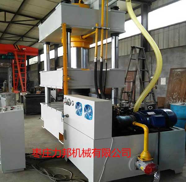 500吨三梁四柱油压机实物图