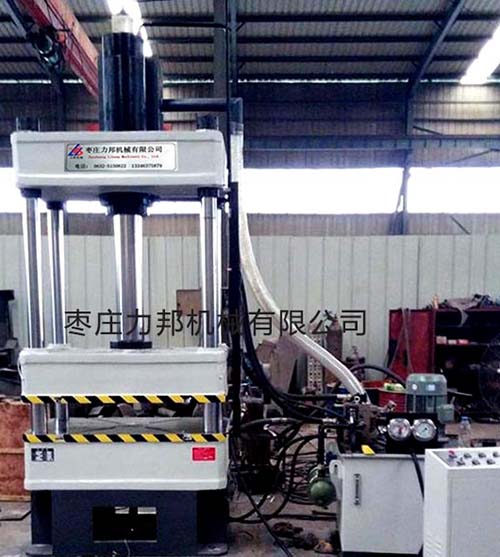 200t四柱油压机实物图