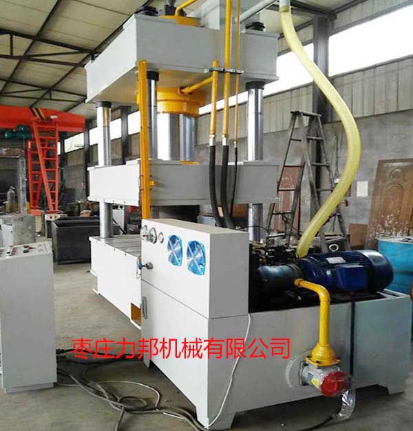 500吨四柱油压机实物图