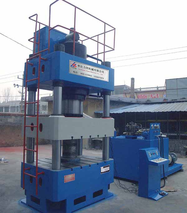 500吨四柱油压机实物图