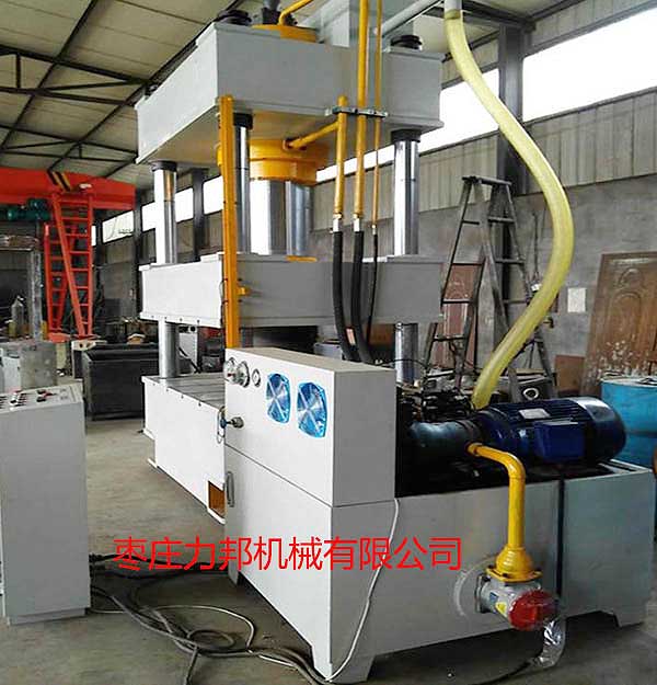 500吨四柱油压机实物图