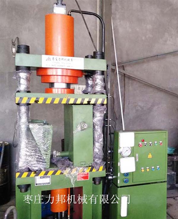 120吨四柱油压机实物图