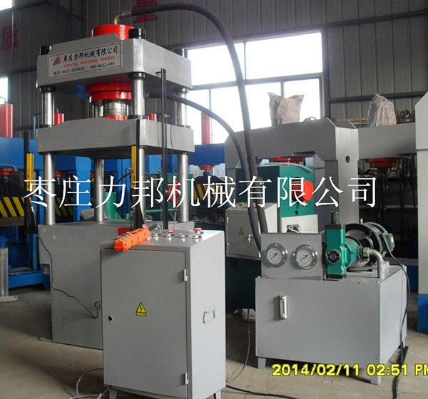 三梁四柱油压机实物图