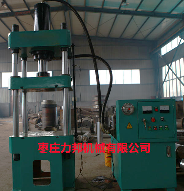 四柱油压机实物图