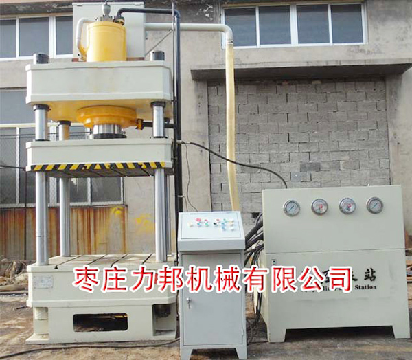 三梁四柱油压机实物图