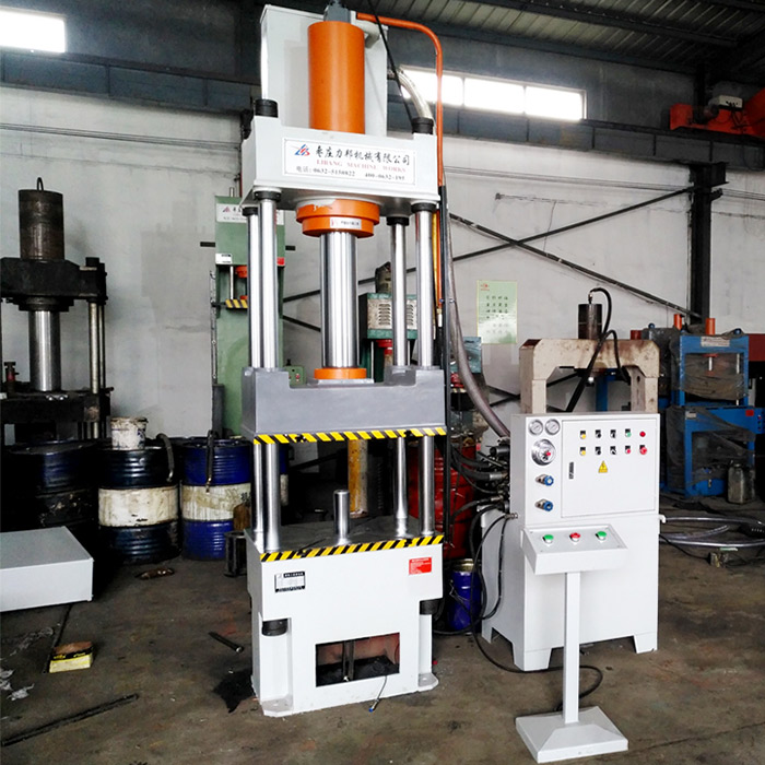 四柱油压机